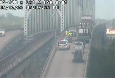 Vehicle fire closes US 190 East on Mississippi River Bridge | Crime ...