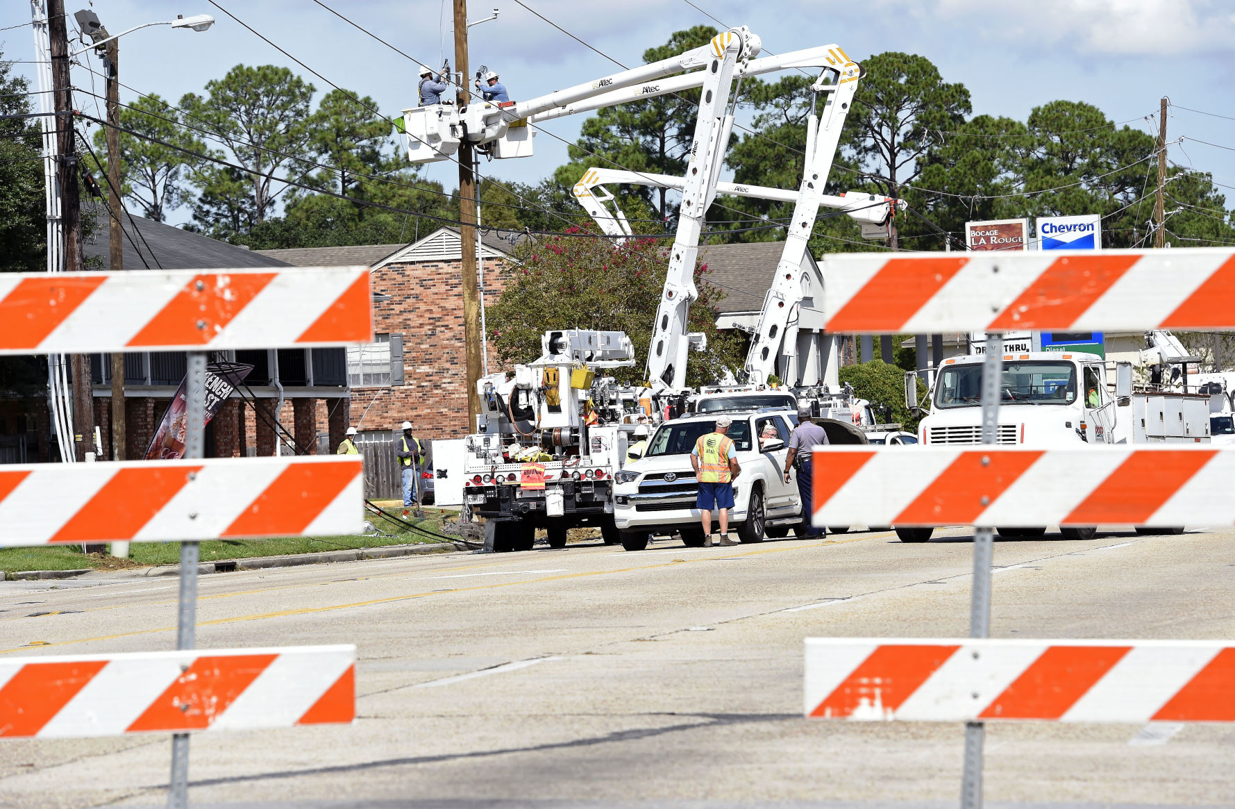 Thousands Lose Power After Car Strikes Power Pole In Baton Rouge ...