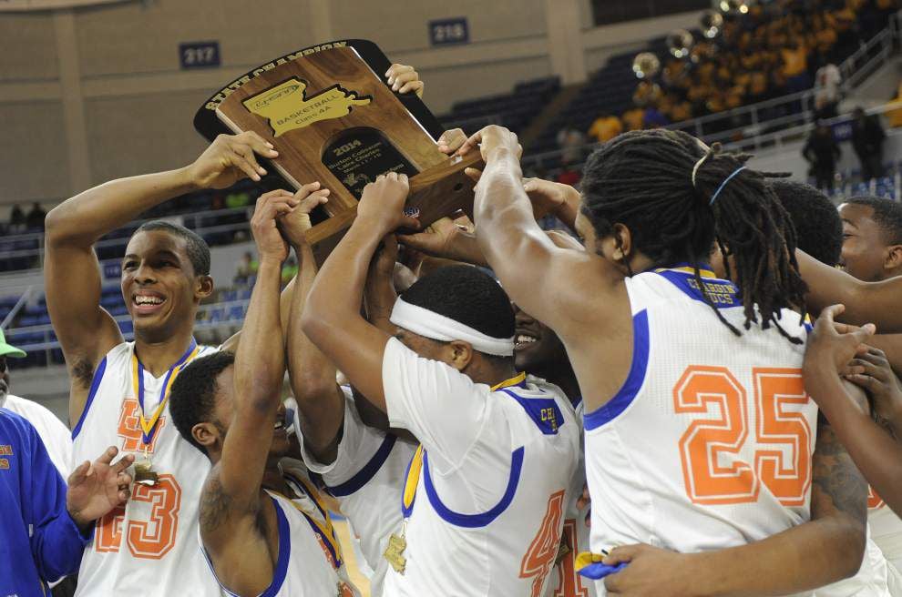 Landry-Walker basketball players get their championship rings _lowres