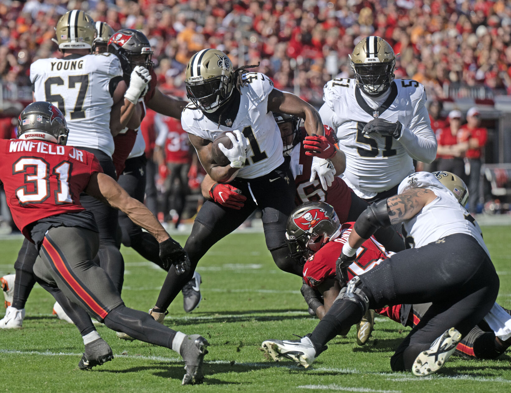 Saints RB Alvin Kamara Leaves Buccaneers Game With Injury | Saints ...