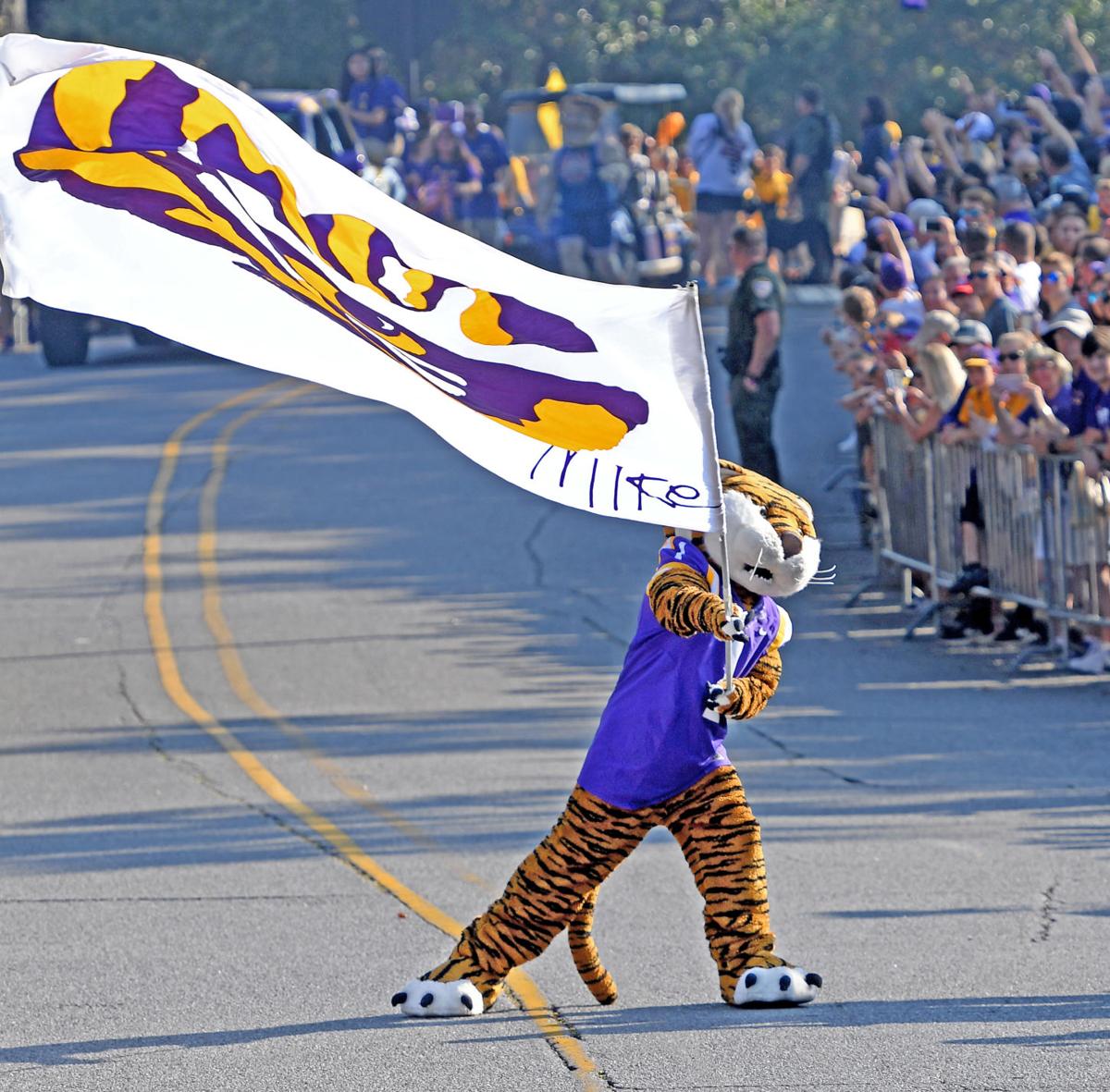 BR.lsuutahstatemain0309.100619 bf.jpg