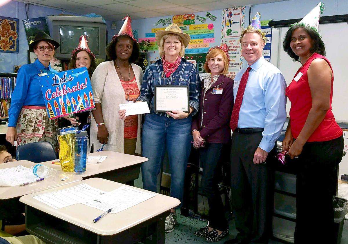 Little Oak Middle School PTA awards classroom grants to eight teachers