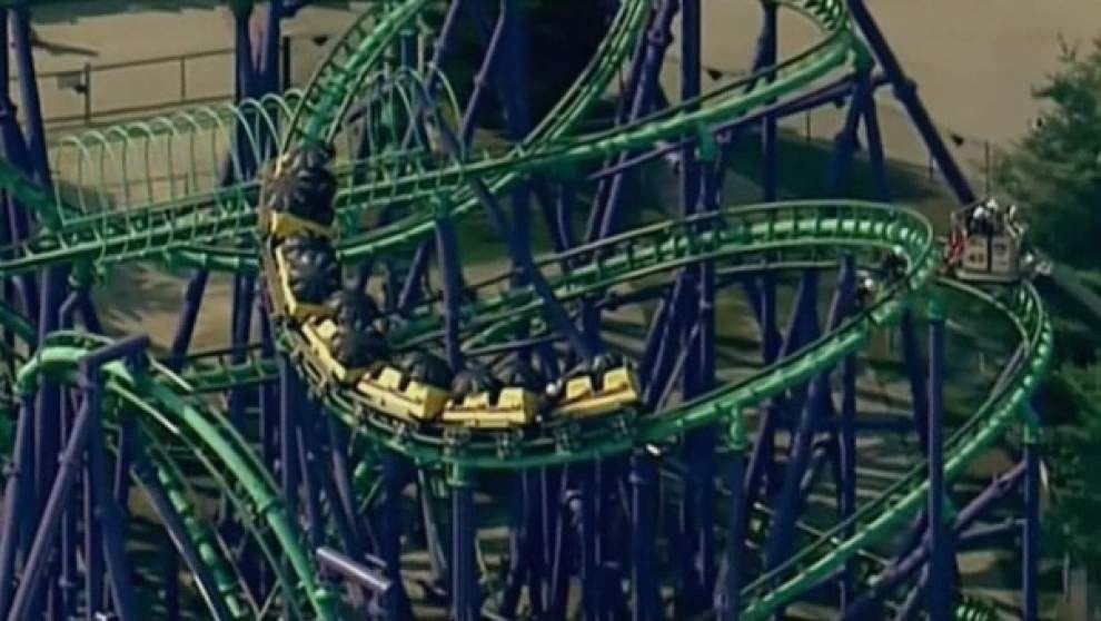 Riders wait five hours on stuck coaster _lowres