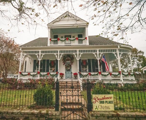 St. Francisville homes, park all dressed up for Christmastime St