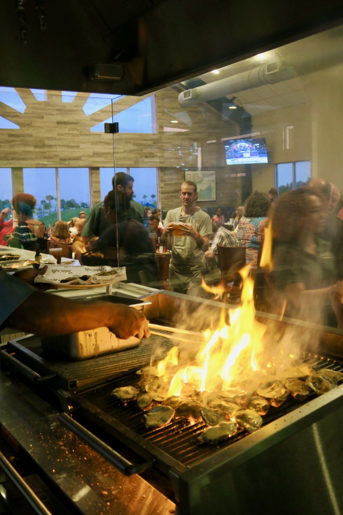 Felix’s opens new location on the New Orleans lakefront for oysters