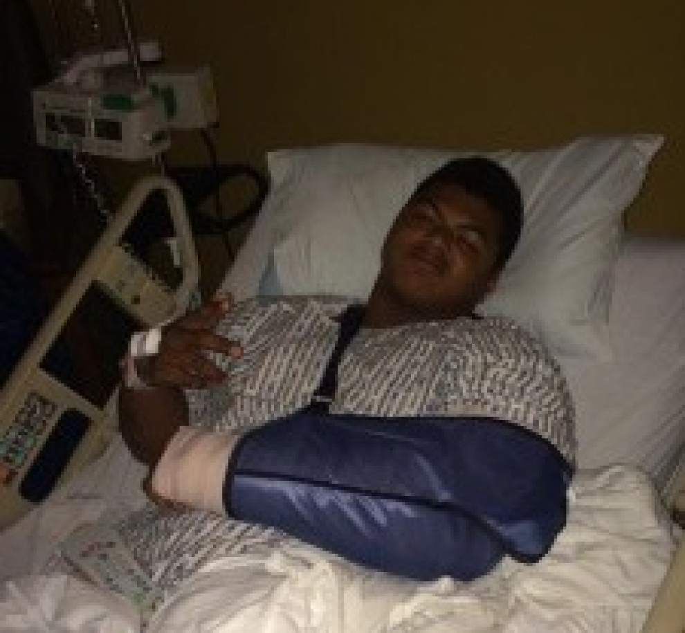 Injured DT tweets hospital photo, says he’s “doing well” _lowres