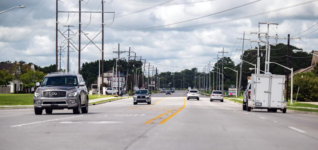 New lanes of Kaliste Saloom Road between Ambassador Caffery and E