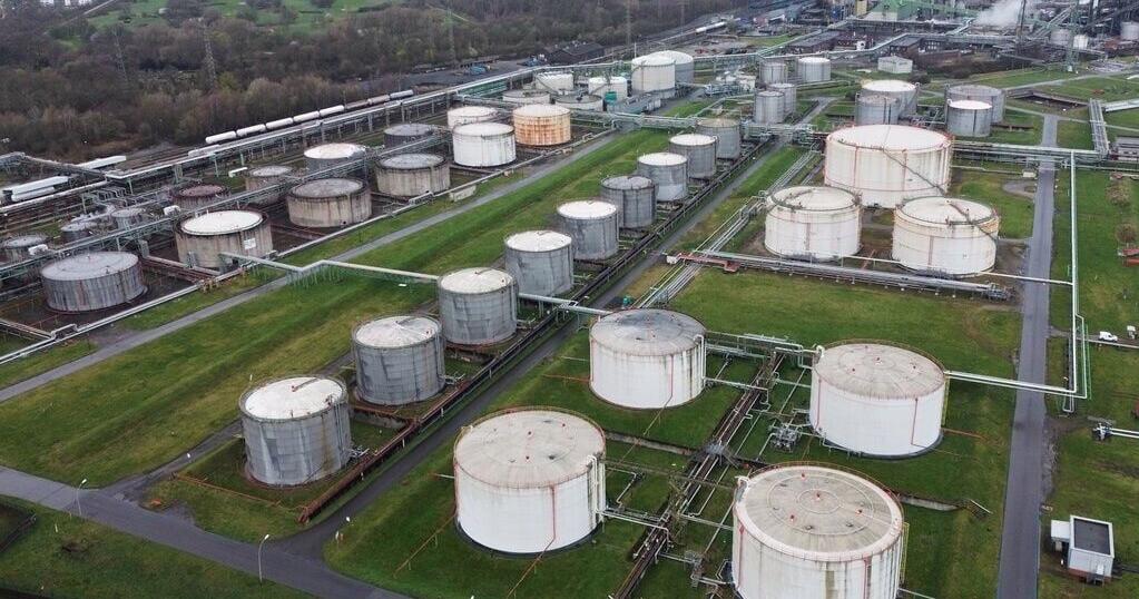 International group pledges to release 400 million barrels of emergency oil reserves amid Iran war