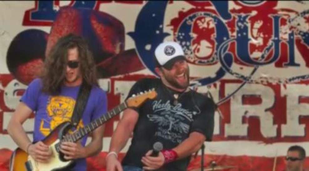 Video: Bayou Superfest performers, fans sing country favorites _lowres