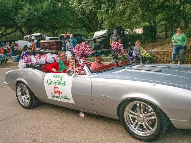 Santa comes to town for St. Francisville Christmas parade St