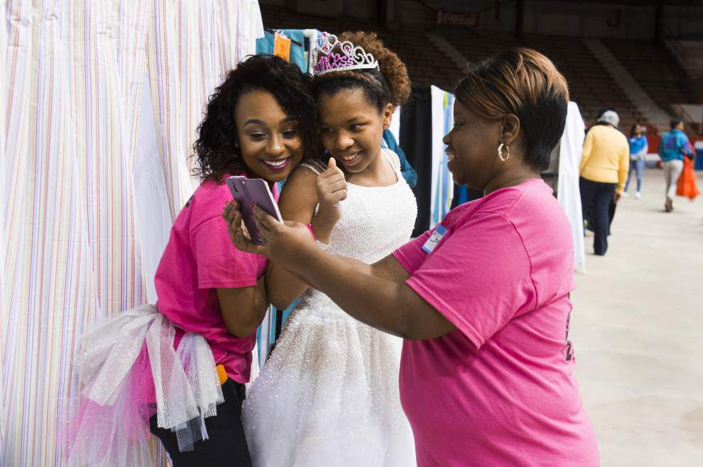 ‘Cinderella Project’ in Lafayette draws hundreds in search of perfect prom dress _lowres