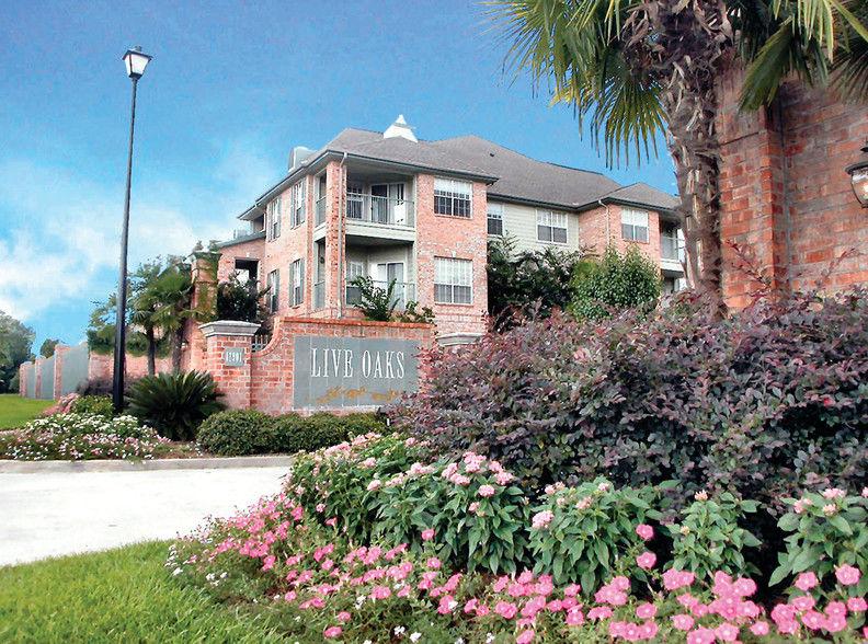 Baton Rouge apartment complex Live Oaks sold to Metairie company for