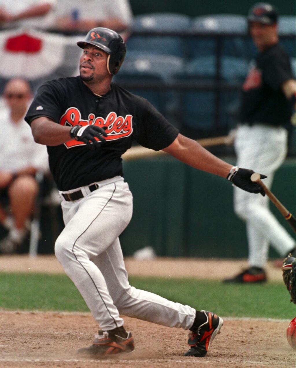 Former All-Star Albert Belle arrested on indecent exposure, DUI and extreme  DUI