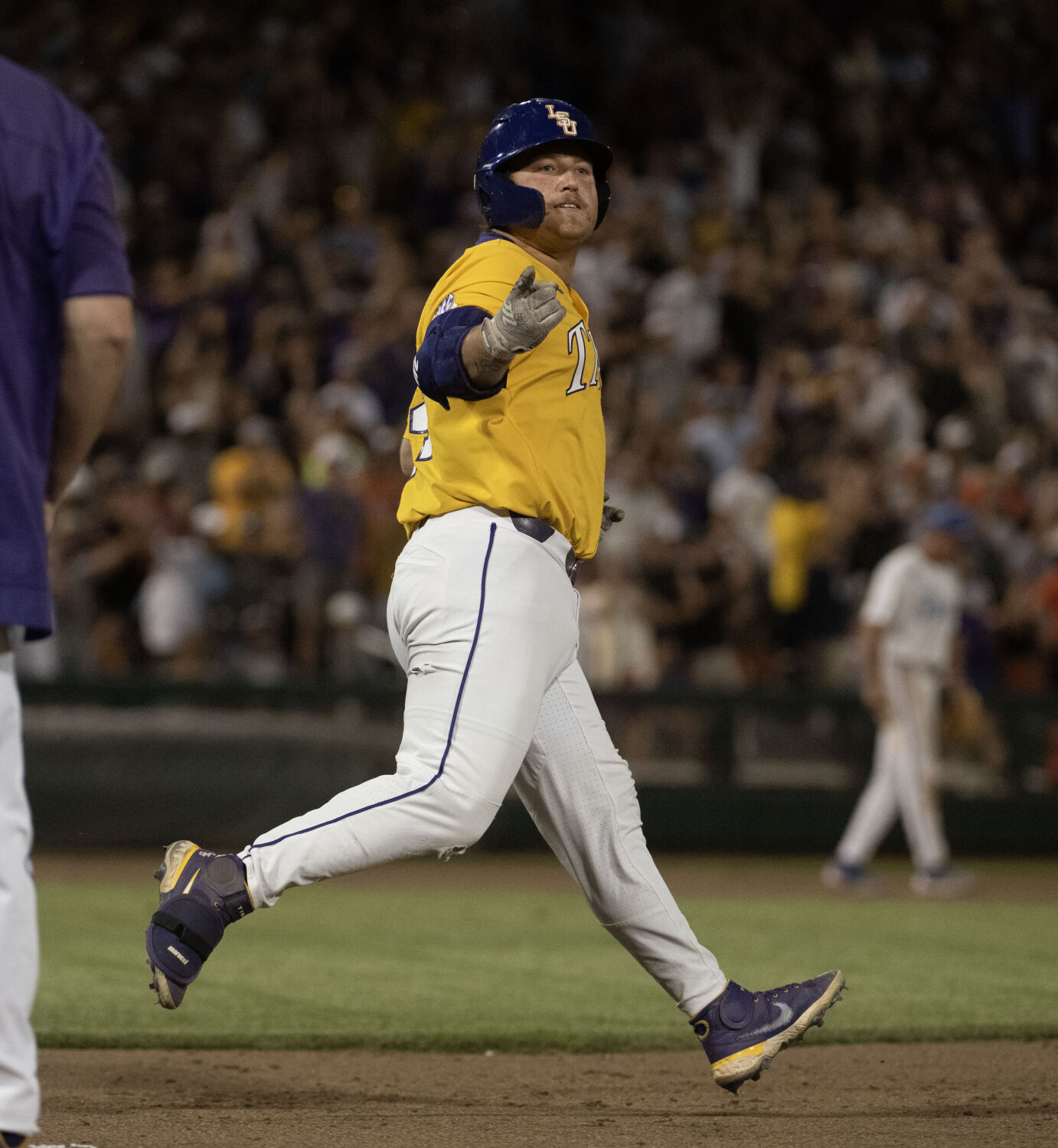 Photos: Belly Bomb in the 11th gives LSU 1-0 lead over Florida in
