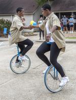 BR.unicycleliv.adv 0029 bf.jpg