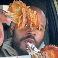 Der TikTok-Restaurantkritiker Chimetime stuft Lafayette als eine der Top 3 ...