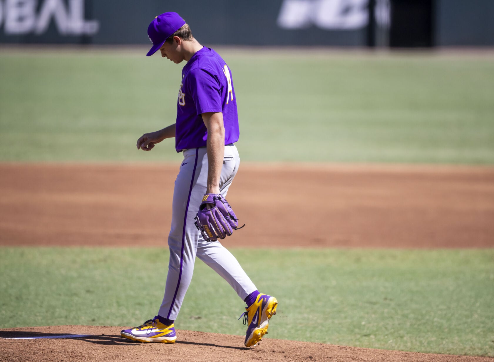 BR.lsufallbaseball2.adv_1802 MJ.JPG