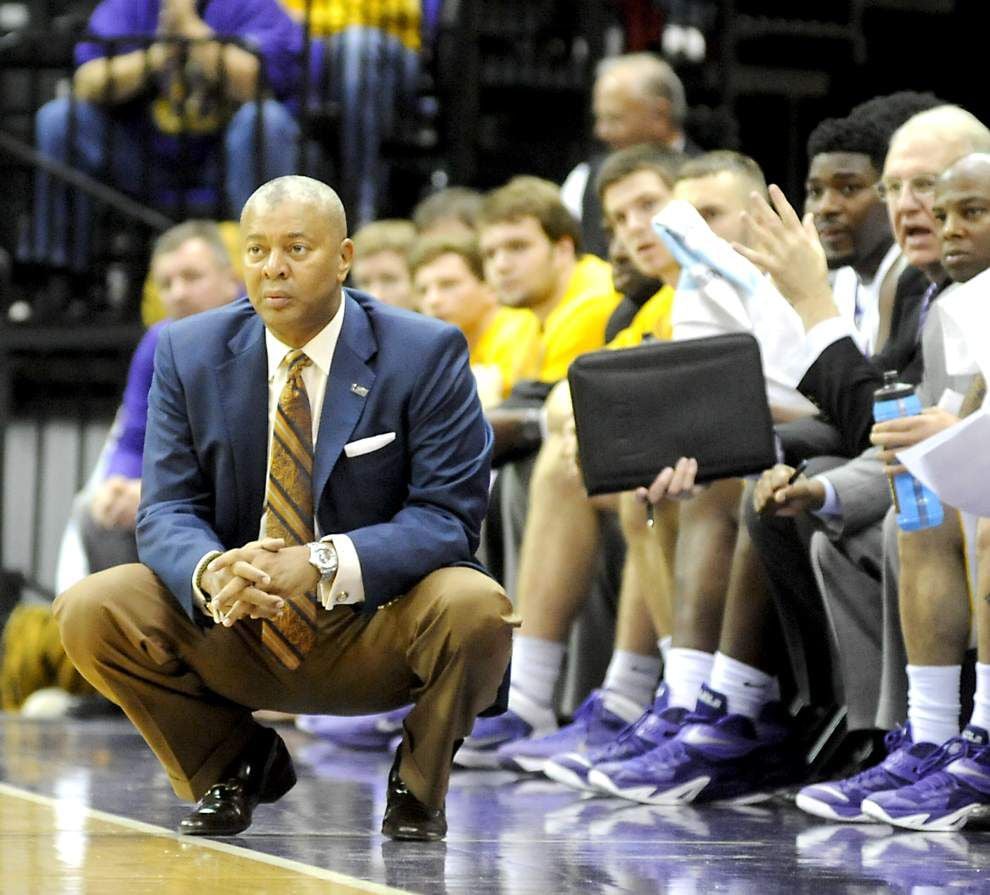 As Christmas break nears, LSU men host College of Charleston _lowres