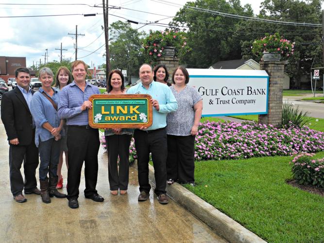 Greater Hammond Chamber of Commerce cuts ribbon, presents award to area