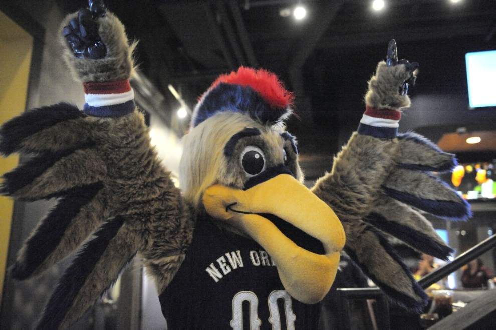 Video: Pierre The Pelican debuts his new beak _lowres