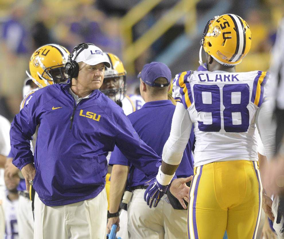 Live updates during the lunch press conference of LSU coach Les Miles, Monday at 12 p.m. _lowres