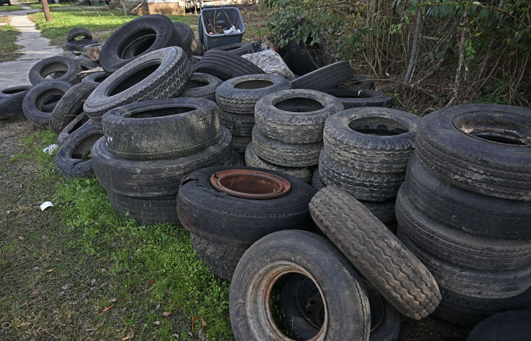 BR.filedumpedtires.adv HS 004.JPG