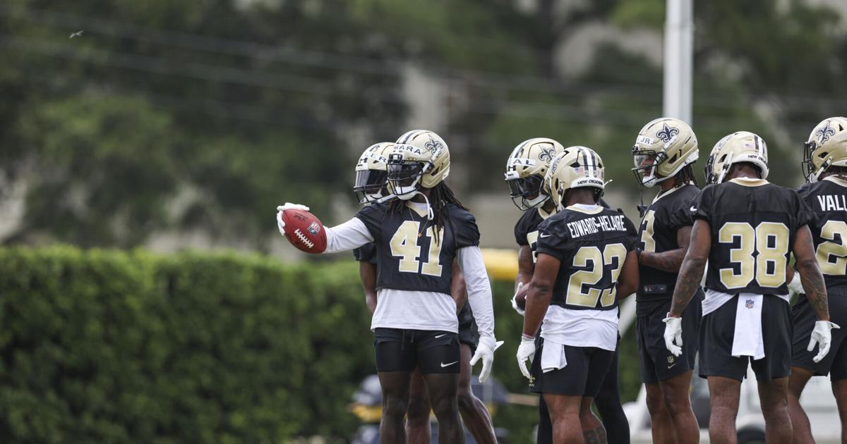Alvin Kamara will once again lead the Saints running backs in 2025 — but ...