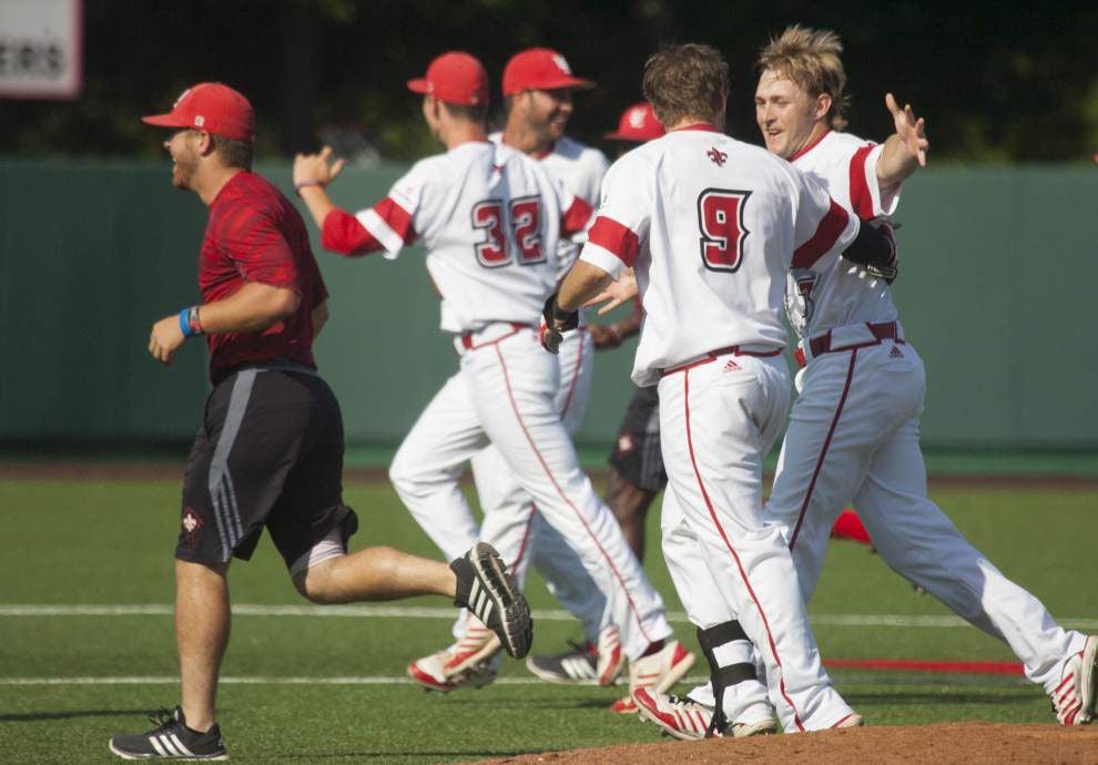 Ragin’ Cajuns rally for more late-game magic, stun host Houston 2-1 to move a win away from the super regional round _lowres