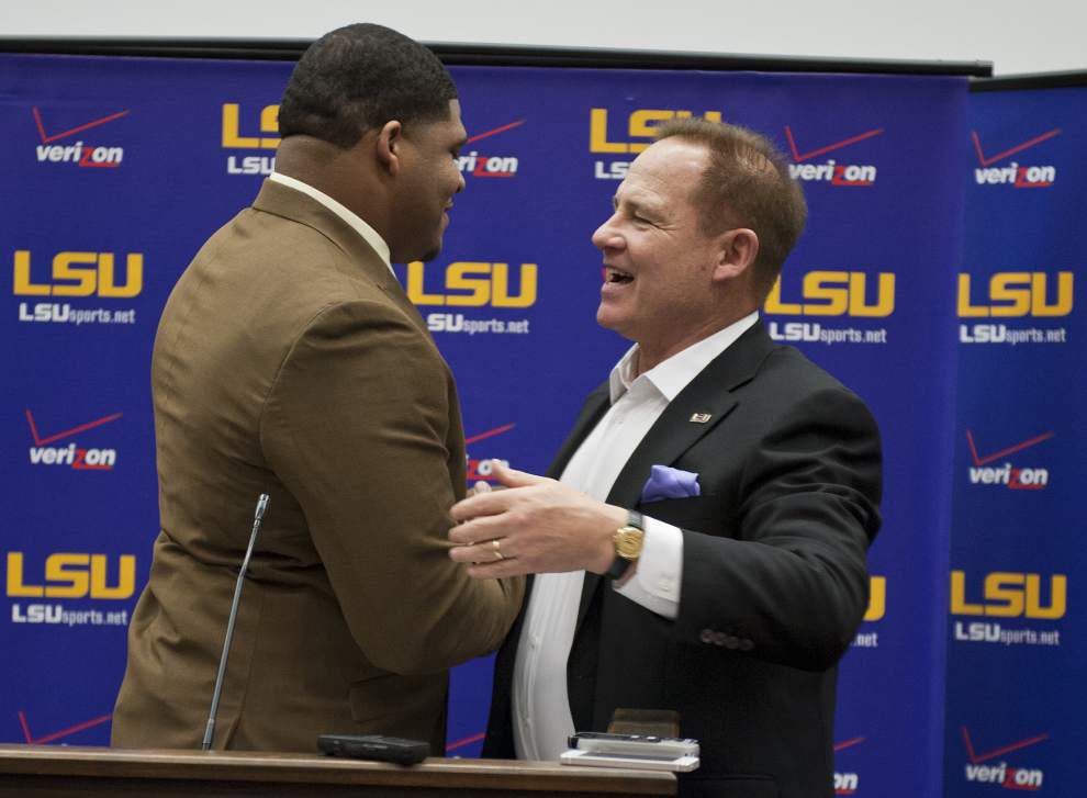 La'el Collins decides to stay at LSU _lowres