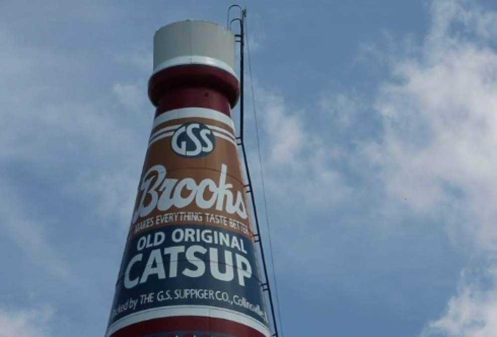 Giant ketchup bottle water tower up for sale _lowres