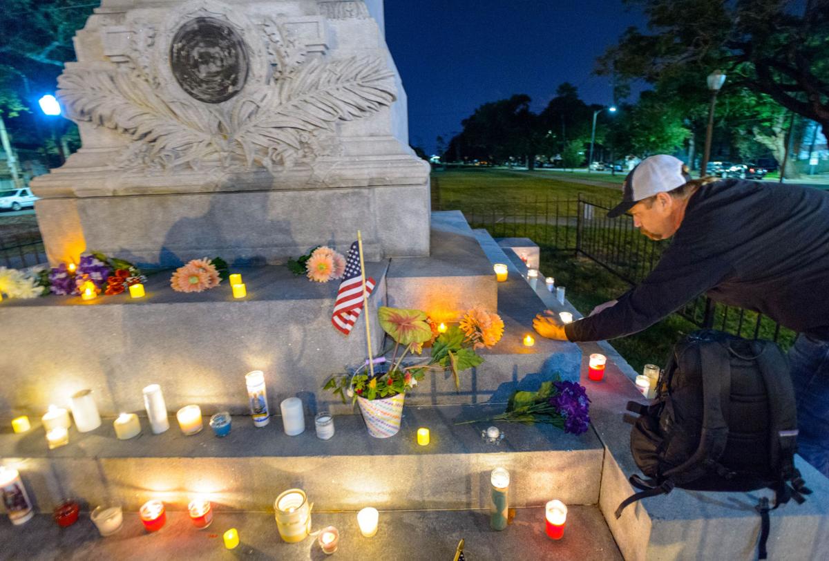 NO.monuments.042417.005.JPG