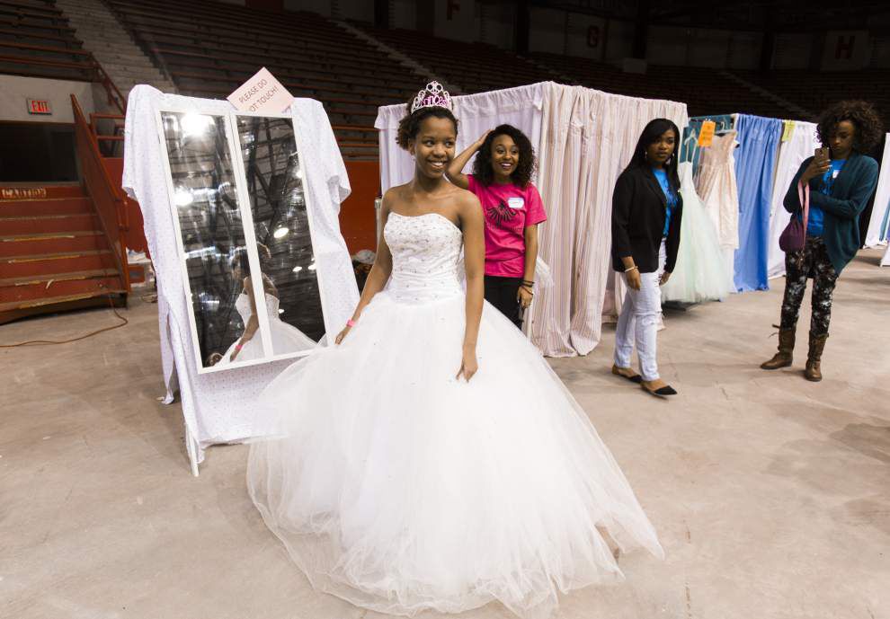 ‘Cinderella Project’ in Lafayette draws hundreds in search of perfect prom dress _lowres