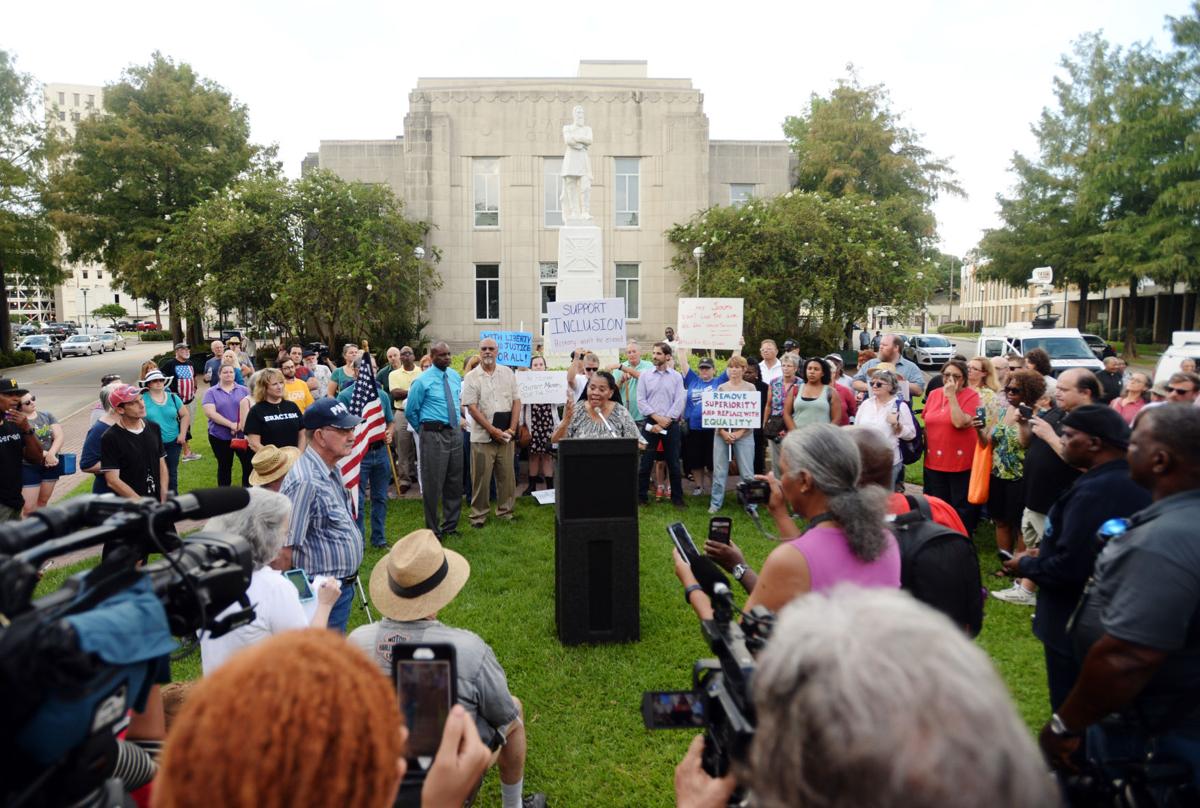 ACA.moutonstatue02.082417