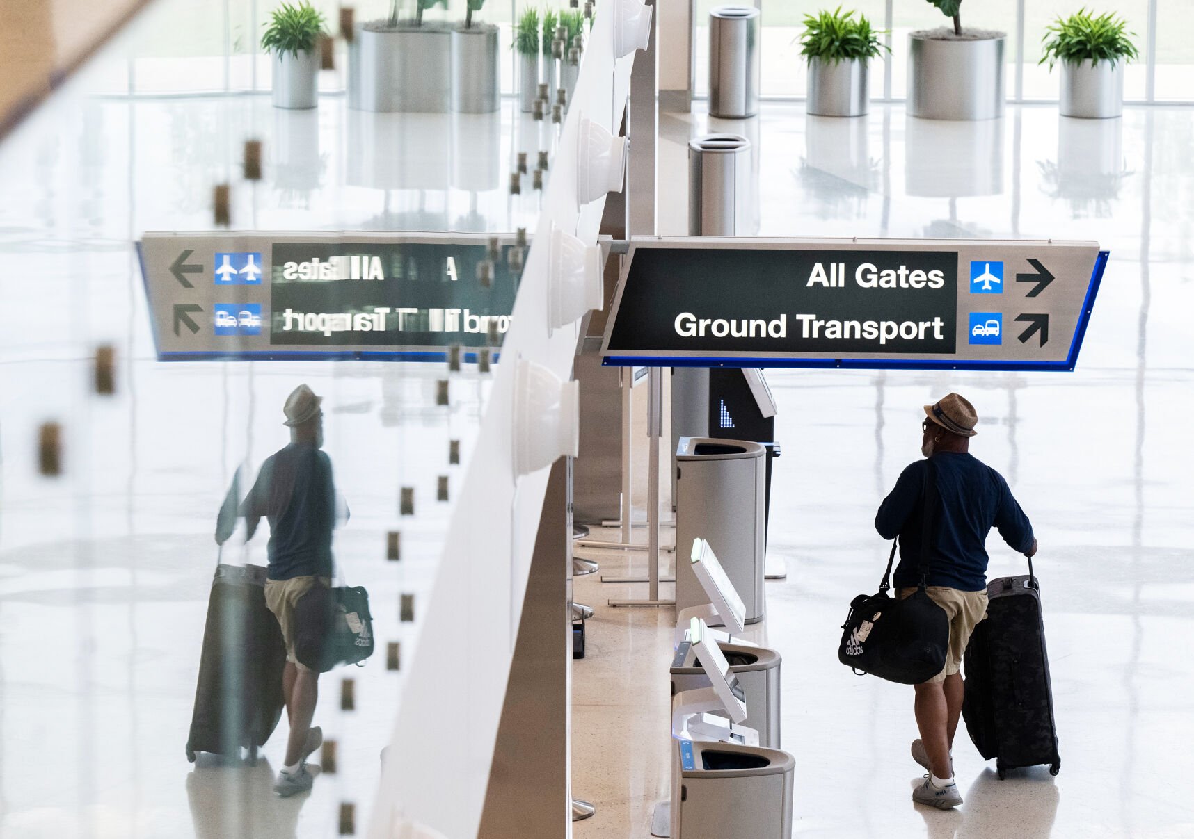 theadvocate.com - Jakori Madison - Travelers advised to check airlines as Lafayette airport experiences flight disruptions due to weather