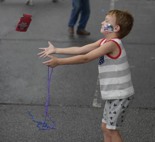Kenilworth parade celebrates nation's independence Mid City