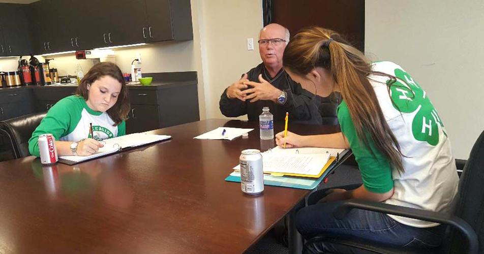 Ascension Parish 4H members talk to sheriff about community service