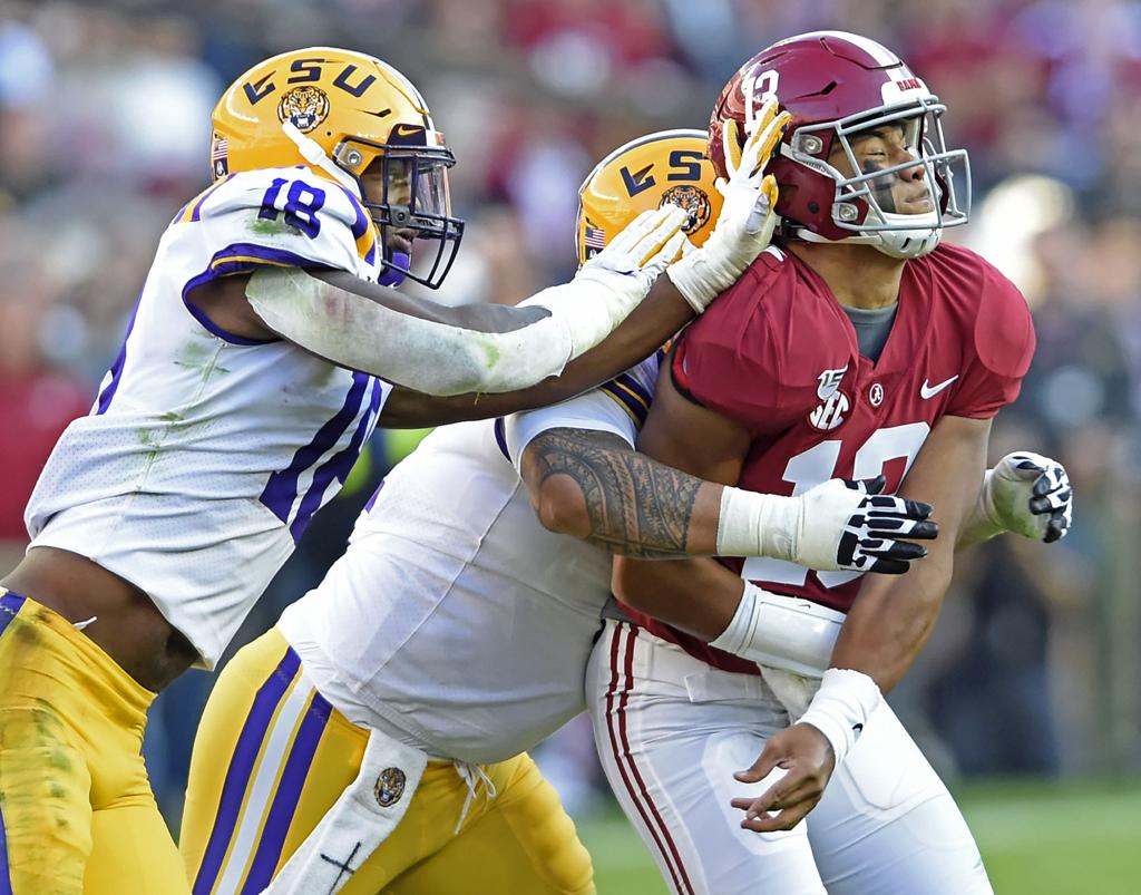 Watch: LSU QB Joe Burrow gets carried off field, dances in locker