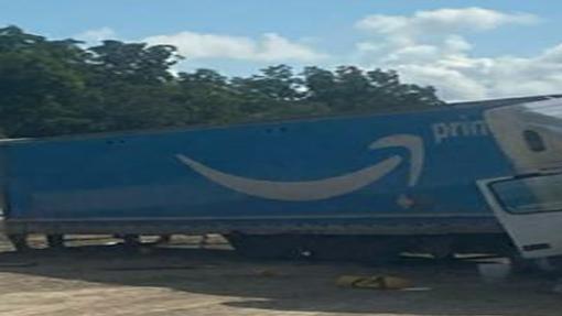 Amazon Branded Truck Crashes On I 10 East Of Breaux Bridge Traffic Down To One Lane Weather Traffic Theadvocate Com