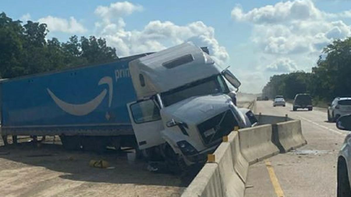Amazon Branded Truck Crashes On I 10 East Of Breaux Bridge Traffic Down To One Lane Weather Traffic Theadvocate Com Amazon Branded Truck Crashes On I 10 East Of Breaux Bridge Traffic Down To One Lane Weather Traffic Theadvocate Com