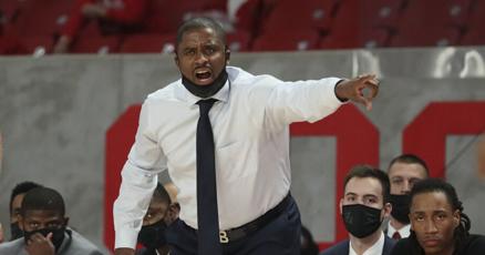 Quannas White officially named as UL's new men's basketball coach