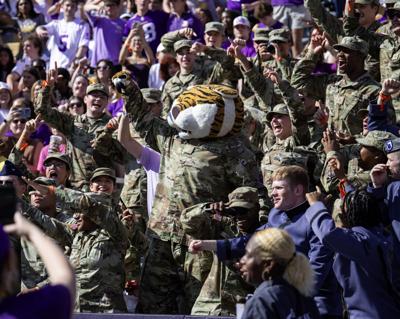 NO.lsuarkansas.111625_0812 MJ.JPG