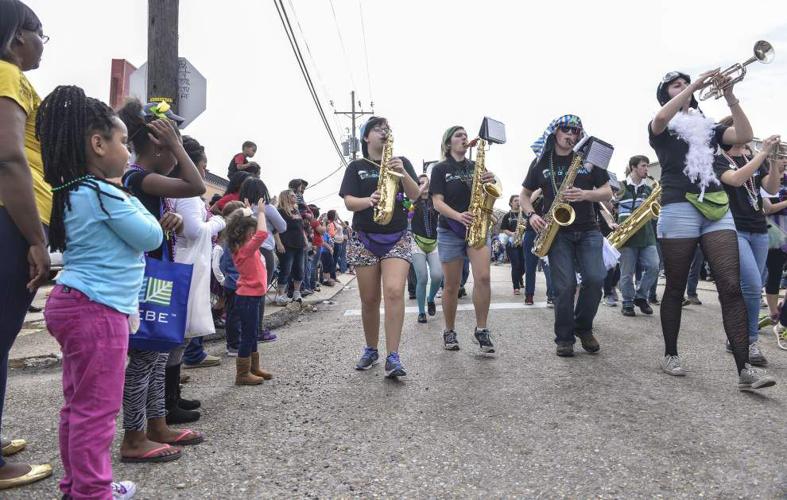 Kids parade in 'Little Rascals' News