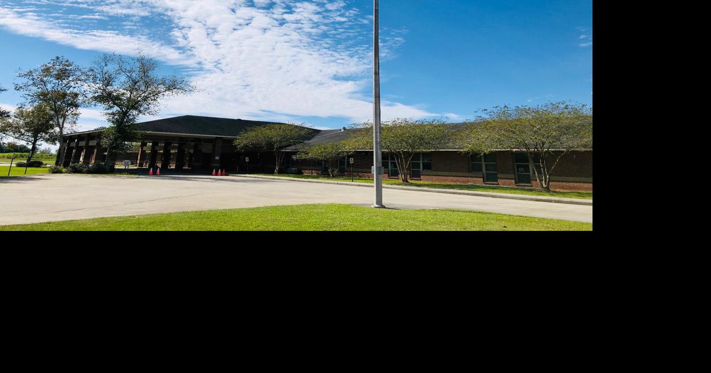 Ahead of Alabama vs. LSU game, Brusly Elementary school flies a crimson