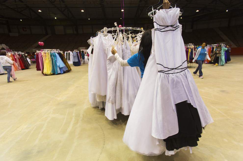 ‘Cinderella Project’ in Lafayette draws hundreds in search of perfect prom dress _lowres
