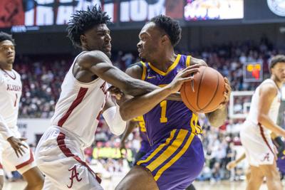 Alabama Follows Recent Trend Hurts Lsu With Late 3 Point Baskets