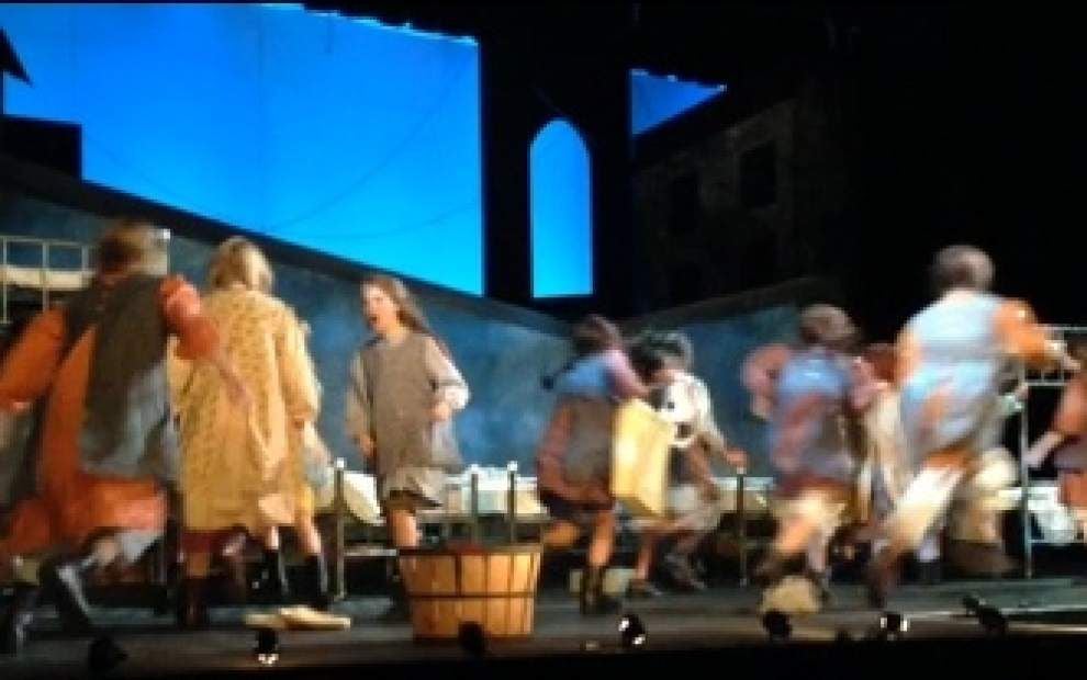 ‘Annie’ fund-raising performance draws large crowd _lowres