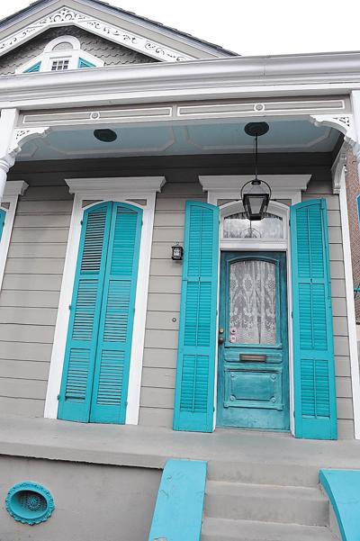 Why Does New Orleans Paint The Ceilings Of Its Front Porches Blue Why Does New Orleans Paint The Ceilings Of Its Front Porches Blue Lowres