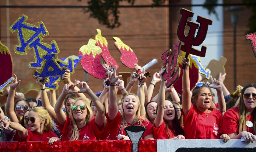 Photos ULL Parade rolls through campus Festivals