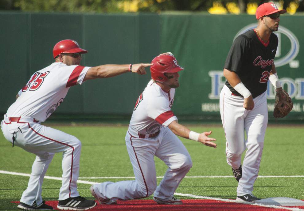 Photos: Cajuns conjure lightning in a bat -- again _lowres