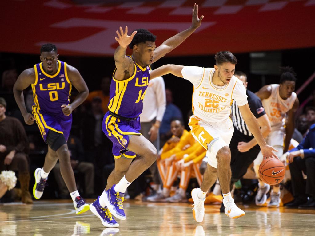 Javonte Smart S 21 Points Lead Lsu Basketball Team To Win Over